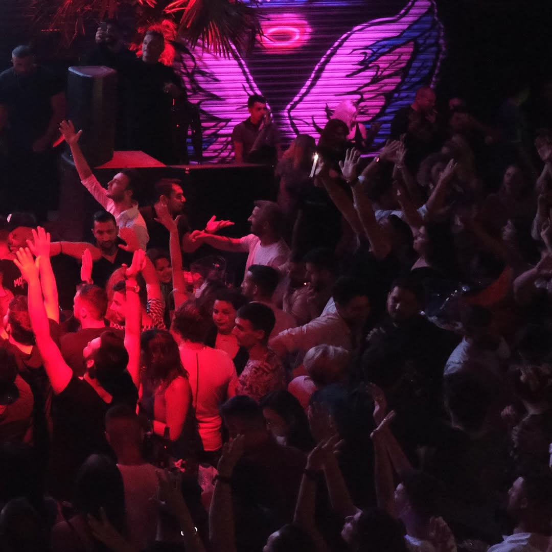 Arkadaş Beach Club gece kulübü